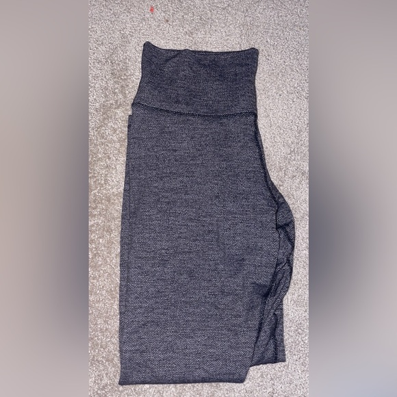 Grey TNA cozy leggings ( Aritzia ) - Picture 3 of 3